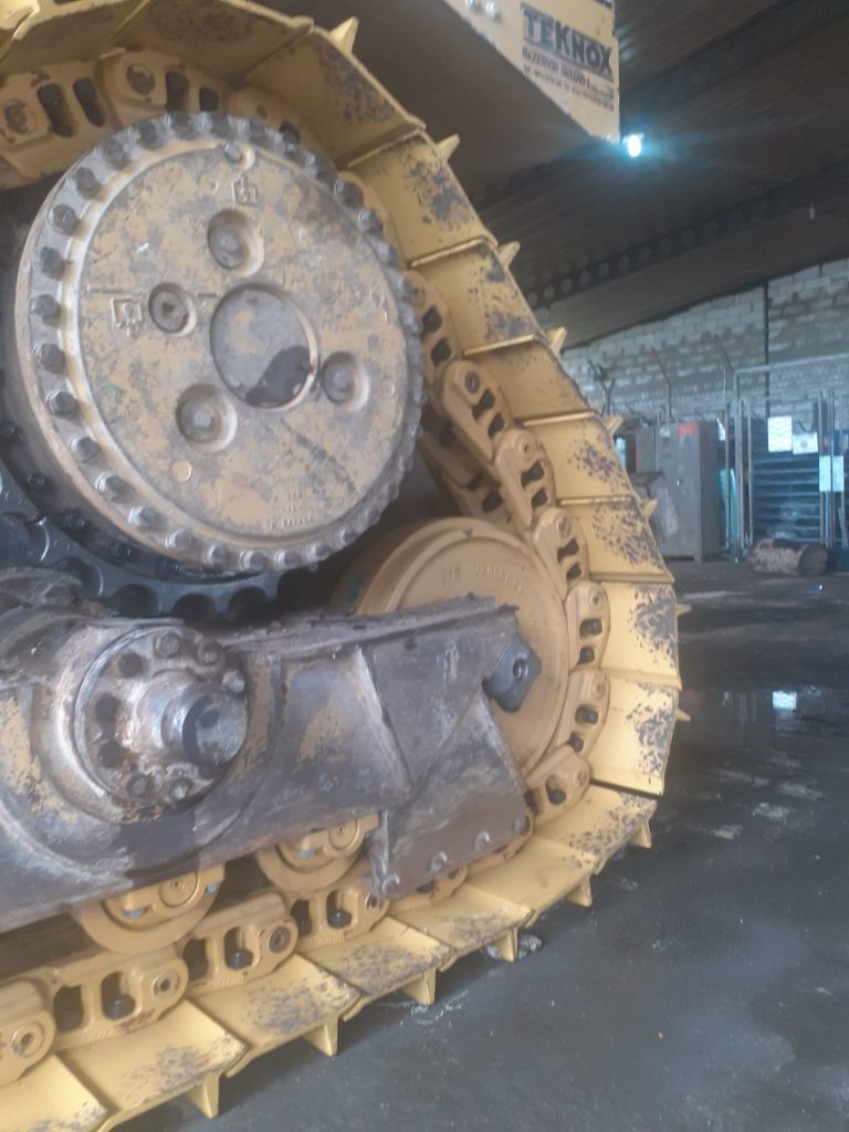 hodni-stroj-buldozer-cat