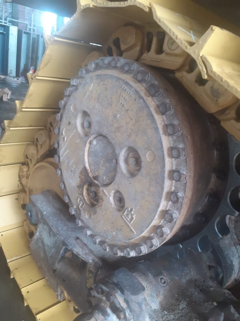 ugradnja-hodnog-stroja-caterpillar